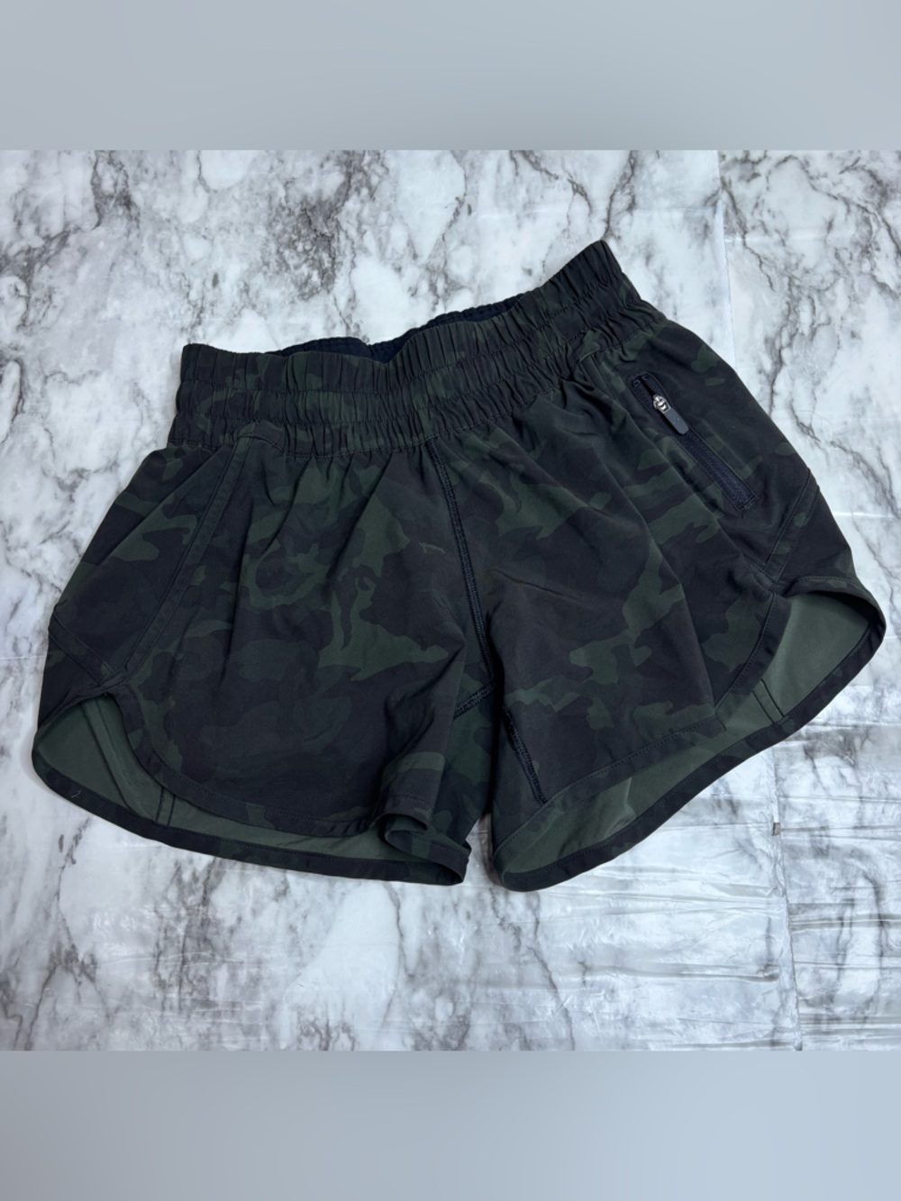 lululemon Green Camo Running Shorts size 4 athletic activewear - Picture 6 of 6
